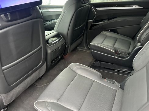 Certified 2025 Cadillac Escalade Premium Luxury image 14