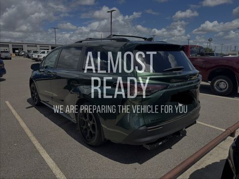 Used 2025 Toyota Sienna XLE Woodland Edition AWD/4WD image 3