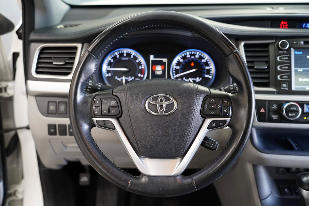 Used 2017 Toyota Highlander Limited FWD image 12