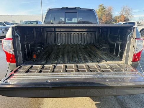 Used 2017 Nissan Titan SV image 35