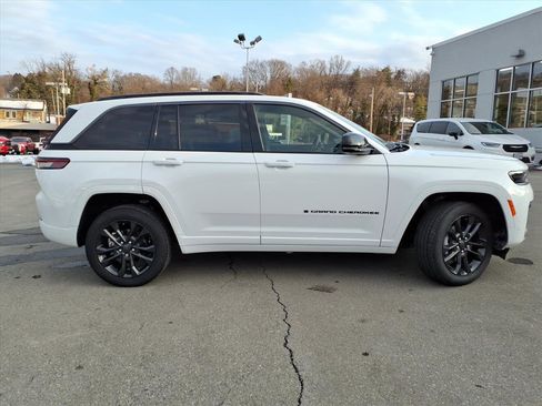 New 2026 Jeep Grand Cherokee Limited image 3
