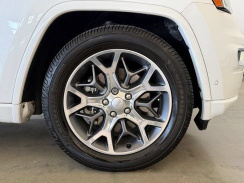 Used 2021 Jeep Grand Cherokee Overland AWD/4WD image 10