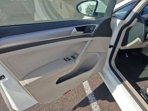 Used 2015 Volkswagen Golf S FWD image 5