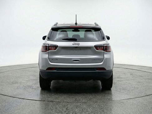 Used 2025 Jeep Compass Trailhawk AWD/4WD image 7