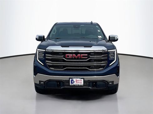 Used 2023 GMC Sierra 1500 SLT image 2