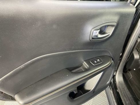 Used 2018 Jeep Compass Latitude w/ Popular Equipment Group AWD/4WD image 26