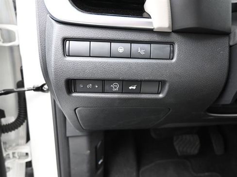 Used 2025 Nissan Rogue SL w/ Tech Package image 9