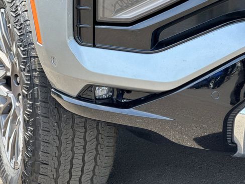 Used 2025 Chevrolet Suburban Z71 AWD/4WD image 43