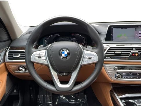 Used 2022 BMW 740i xDrive w/ Premium Package AWD/4WD image 38