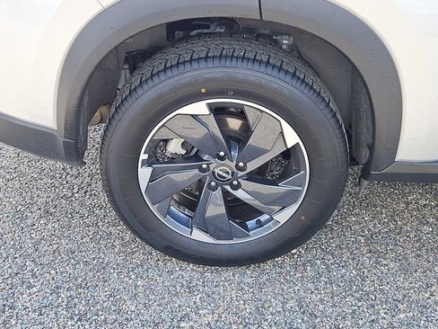 Used 2025 Nissan Rogue SV AWD/4WD image 9