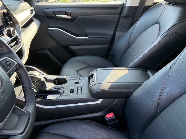 Used 2026 Toyota Highlander XLE AWD/4WD image 10