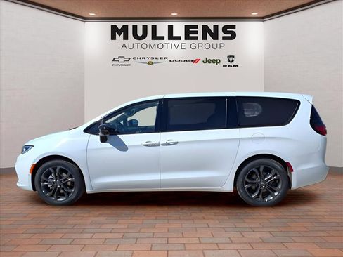 New 2026 Chrysler Pacifica Select FWD image 8