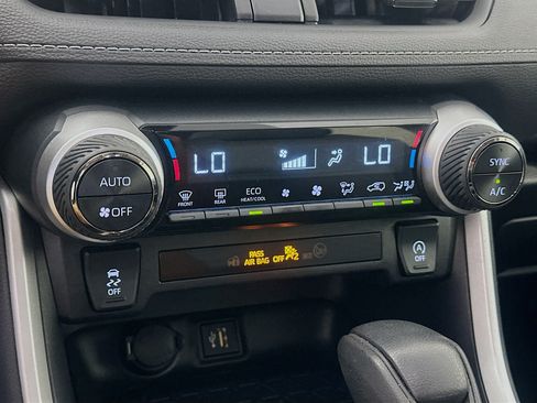 Used 2025 Toyota RAV4 XLE FWD image 23