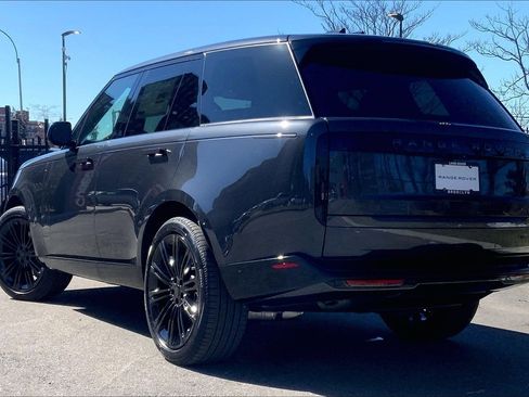 New 2026 Land Rover Range Rover SE image 12