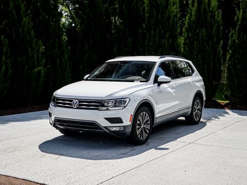 Used 2018 Volkswagen Tiguan SE w/ 18" Alloy Wheels Package FWD image 5