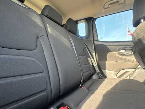 Used 2020 Jeep Renegade Latitude FWD image 31