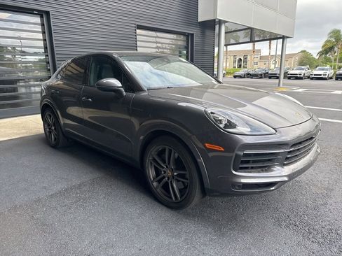 Used 2023 Porsche Cayenne Coupe w/ Premium Package image 4