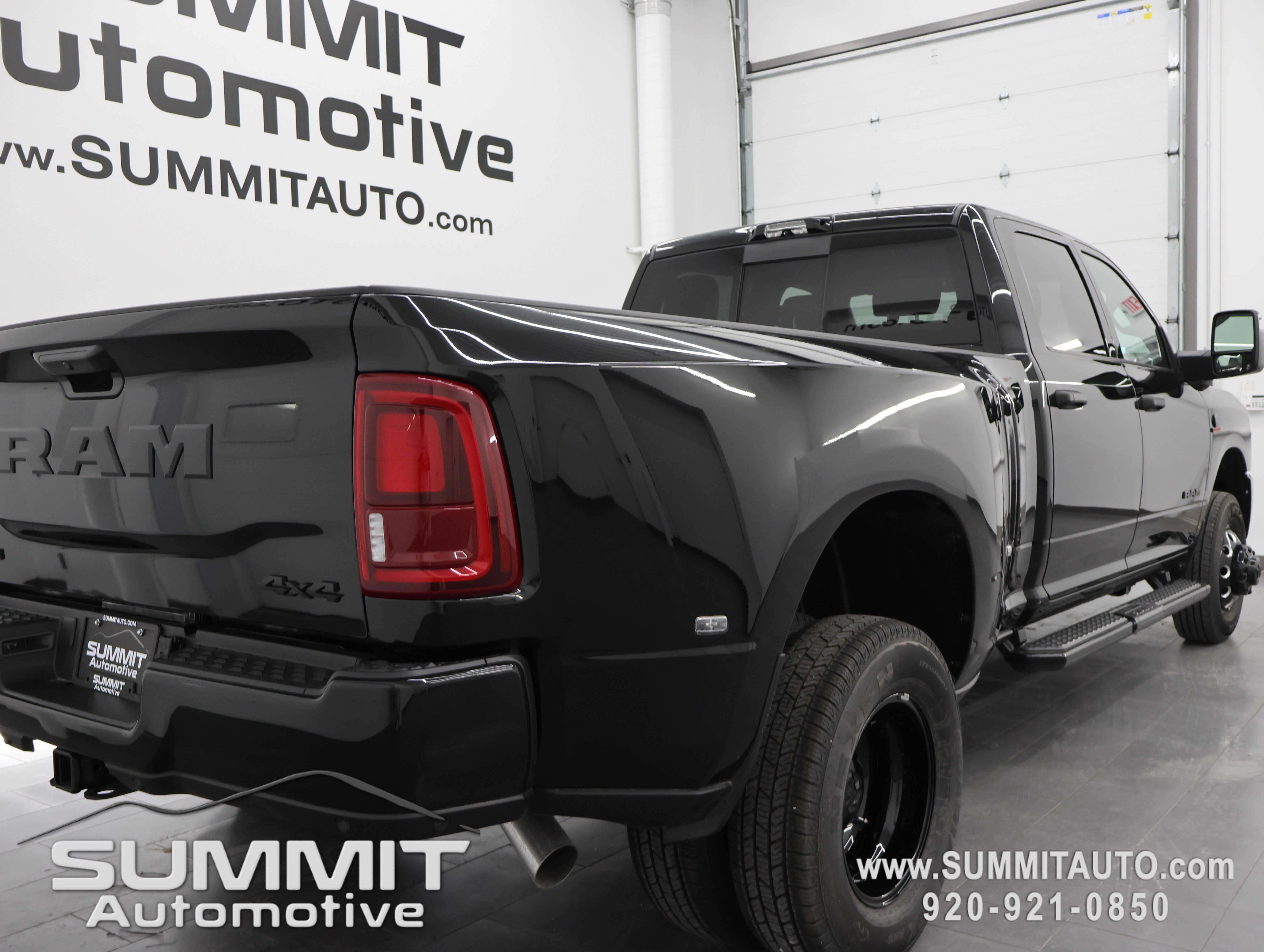 New 2026 RAM 3500 Big Horn AWD/4WD image 4