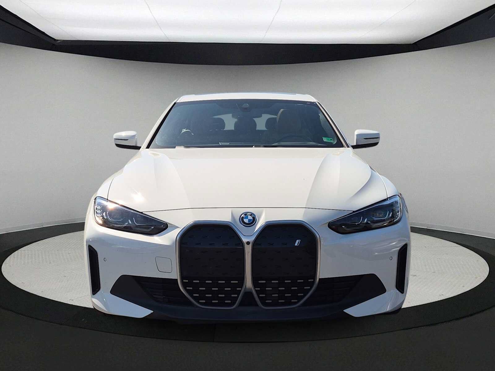 Used 2024 BMW i4 eDrive35 w/ Premium Package RWD image 3