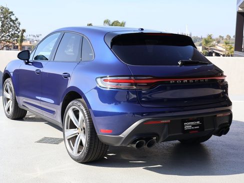 Certified 2024 Porsche Macan image 3