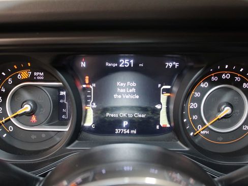 Used 2025 Jeep Wrangler Unlimited Sahara AWD/4WD image 34