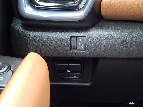 Used 2023 GMC Canyon AT4 w/ AT4 Premium Package image 23