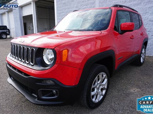 Used 2017 Jeep Renegade Latitude AWD/4WD image 3