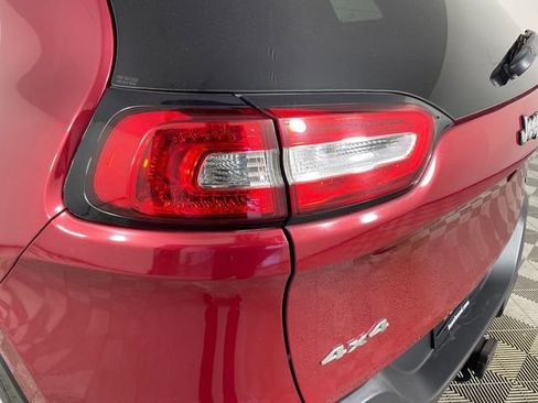 Used 2017 Jeep Cherokee Latitude w/ Comfort/Convenience Group image 19