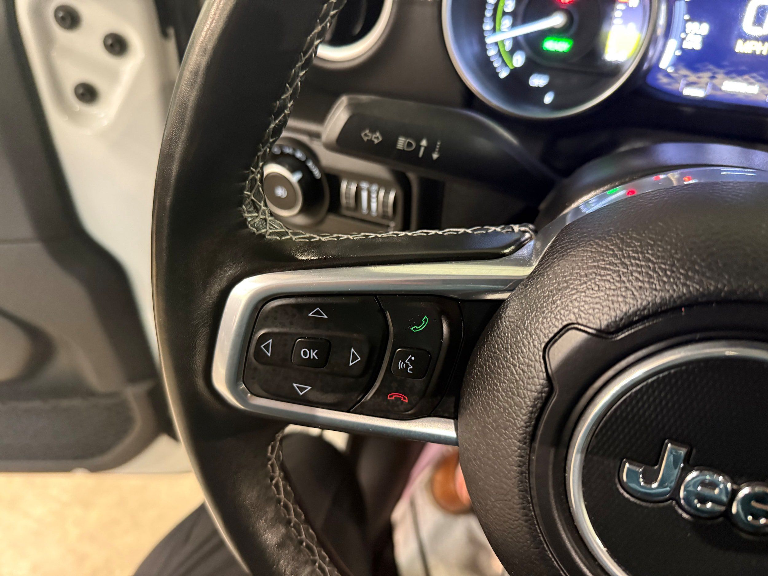 Used 2022 Jeep Wrangler Unlimited Sahara w/ Cold Weather Group AWD/4WD image 42