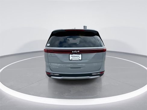 Used 2024 Kia Carnival EX image 7