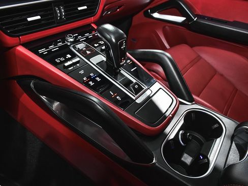 Used 2023 Porsche Cayenne Turbo S image 48