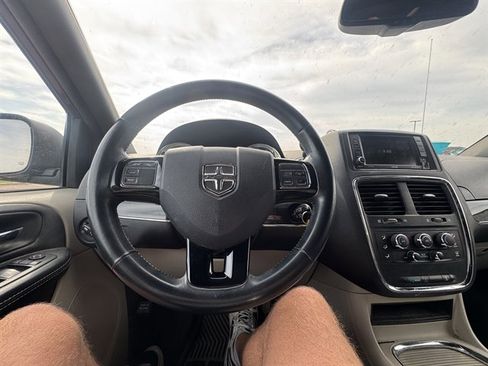 Used 2017 Dodge Grand Caravan SXT FWD image 6