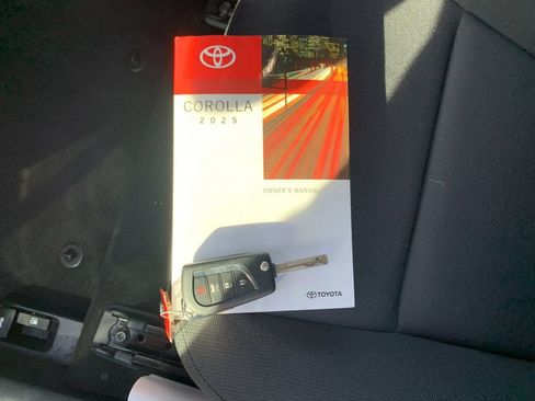 Used 2025 Toyota Corolla LE image 12