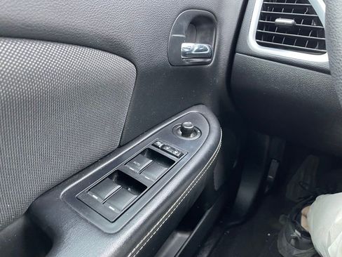 Used 2013 Dodge Avenger SE image 10