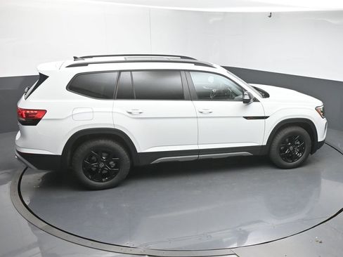 Used 2025 Volkswagen Atlas Peak Edition SE image 49