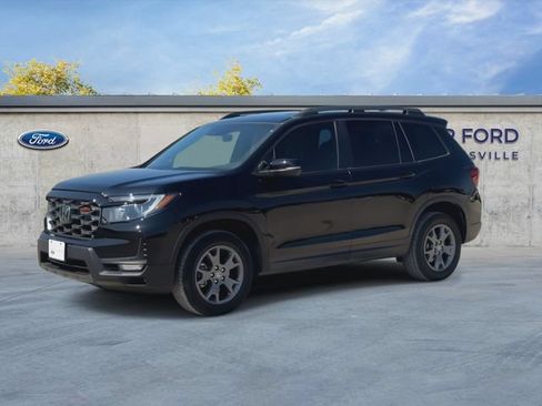 Used 2025 Honda Passport TrailSport image 4