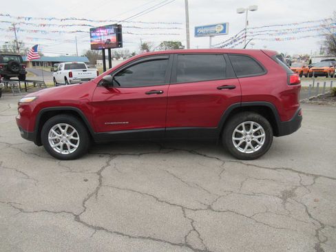 Used 2017 Jeep Cherokee Sport w/ Cold Weather Group image 2