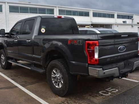 Used 2017 Ford F250 XLT w/ XLT Premium Package image 6