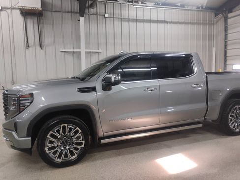 Used 2023 GMC Sierra 1500 Denali Ultimate image 2