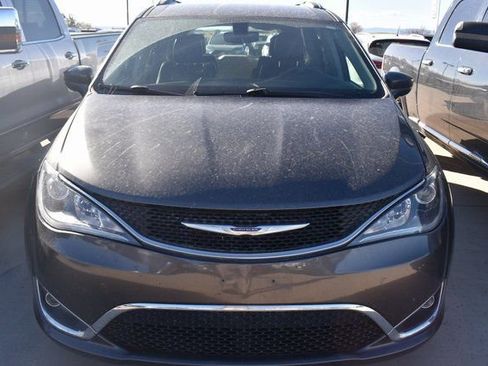 Used 2020 Chrysler Pacifica Touring-L image 2