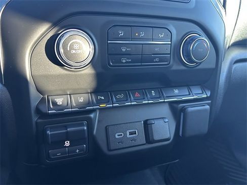 Used 2025 Chevrolet Silverado 2500 Custom w/ Custom Value Package image 26