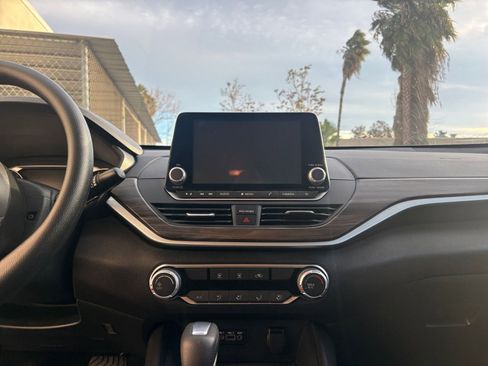 Used 2025 Nissan Altima 2.5 SV image 18