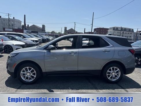 Used 2024 Chevrolet Equinox LT w/ Driver Convenience Package AWD/4WD image 11