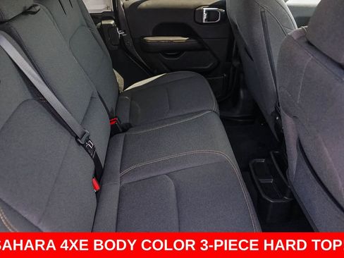 Used 2025 Jeep Wrangler Sahara image 16