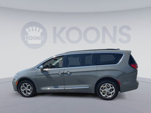Used 2022 Chrysler Pacifica Limited AWD/4WD image 8
