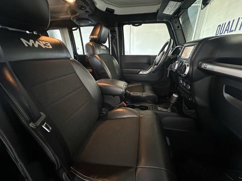 Used 2012 Jeep Wrangler Unlimited Rubicon image 24