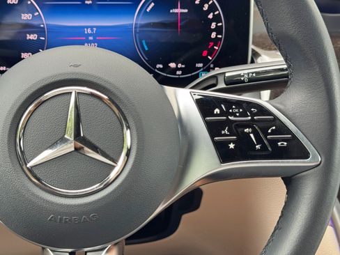 Used 2025 Mercedes-Benz GLC 350e 4MATIC image 24