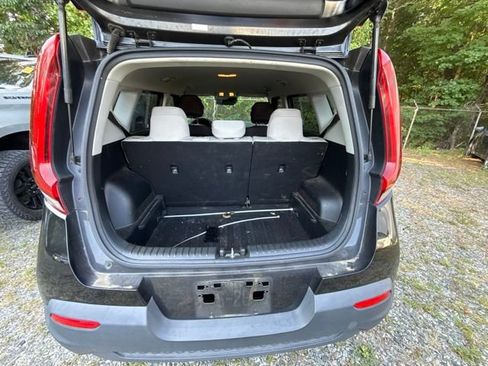 Used 2022 Kia Soul LX w/ Technology Package FWD image 12
