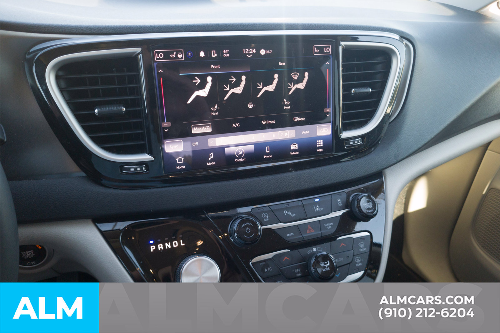 Used 2024 Chrysler Pacifica Touring-L FWD image 8