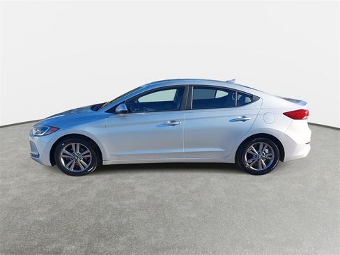 Used 2017 Hyundai Elantra SE image 8